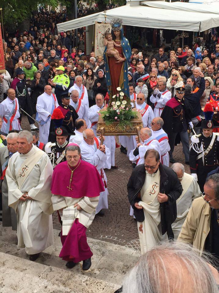 In migliaia per la tradizionale Processione della Madonna di Pietraquaria