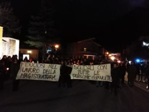 Manifestazione di solidarietà nei confronti del sindaco e gli indagati di Capistrello