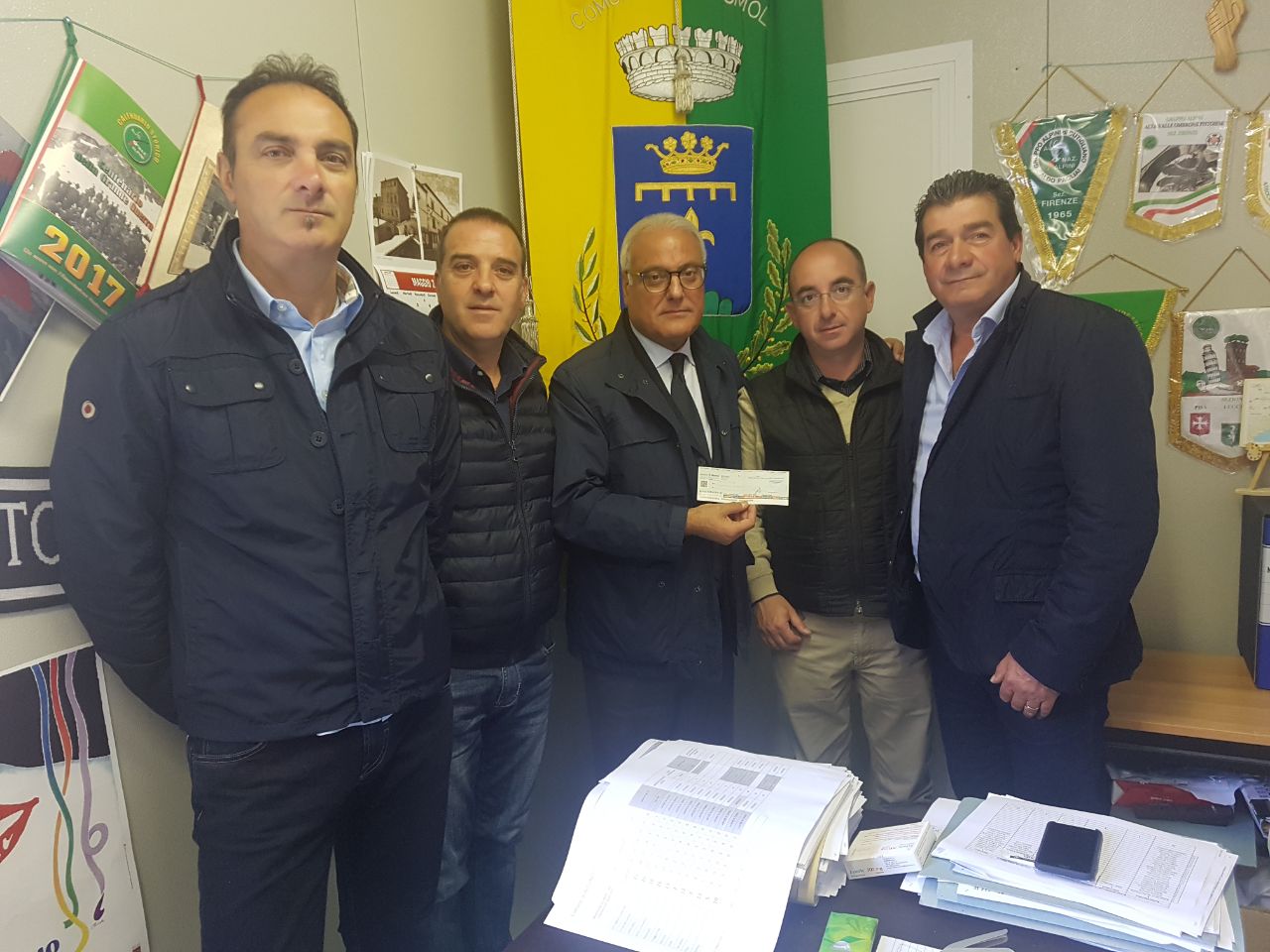 Il sindaco Ciciotti ad Accumoli con un assegno per le popolazioni colpite dal sisma