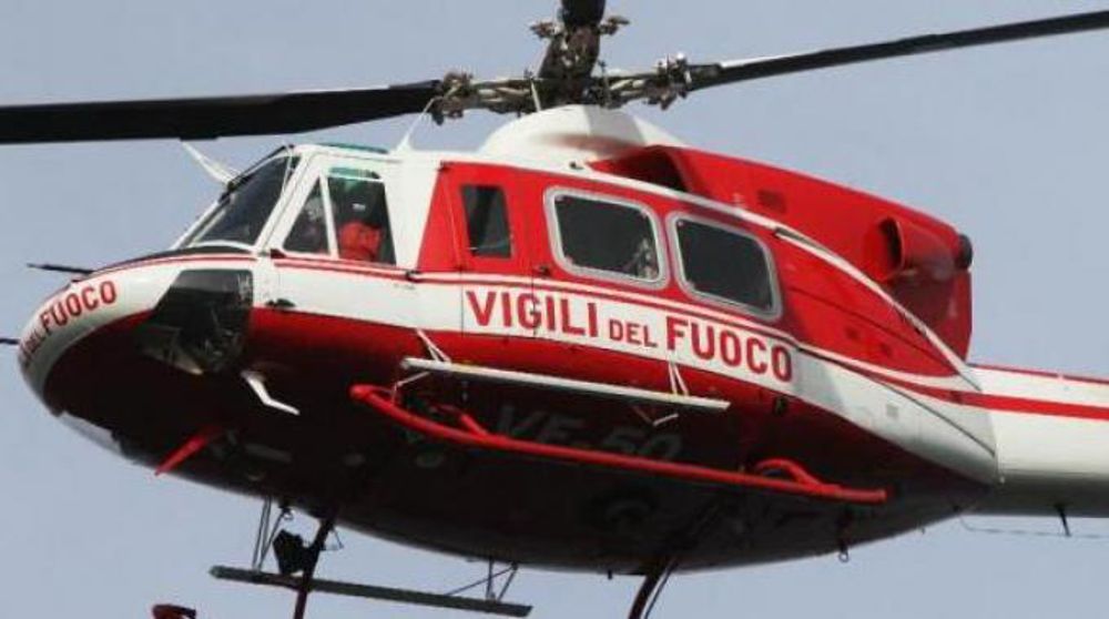 L'elicottero dei Vigili del Fuoco recupera tre escursionisti sul Monte Velino