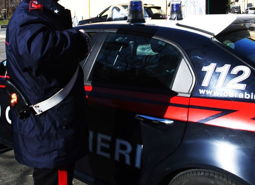Sorpresa a rubare cosmetici, arrestata una donna romena