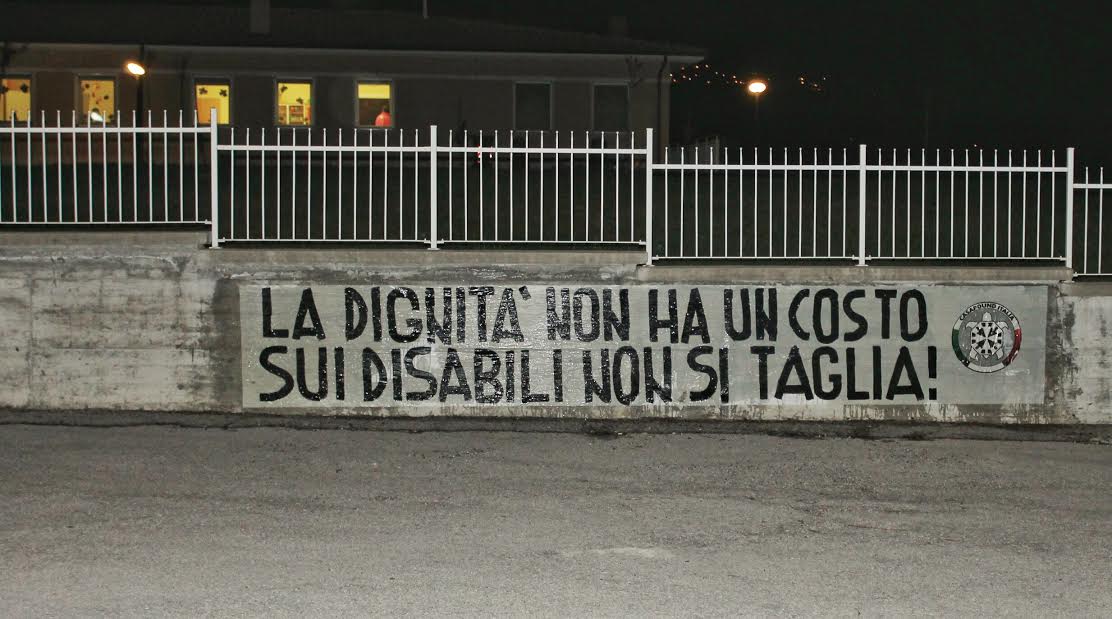 Tagliacozzo: ‘La dignità non ha prezzo’, striscione di CasaPound contro la chiusura della struttura per disabili ‘Dopo di noi’