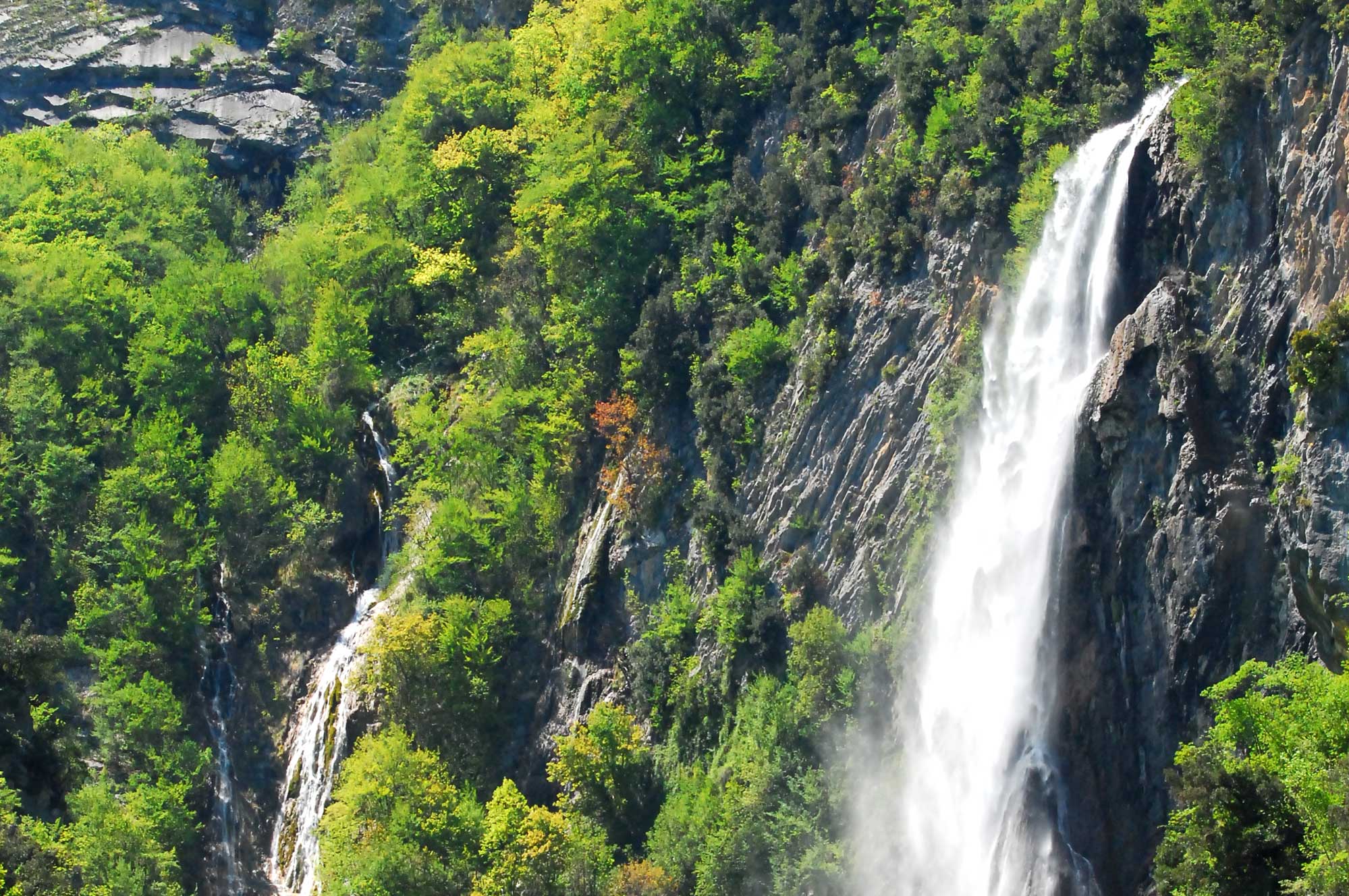 Morino, una tavola rotonda ai piedi della cascata per ribadire l'importanza delle risorse idriche e ambientali