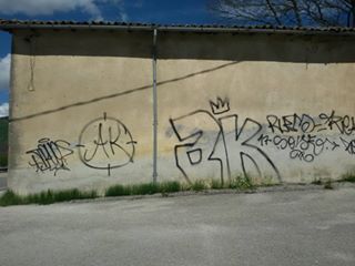 Atti vandalici sulle mura della "chiesetta" di Poggio Cinolfo