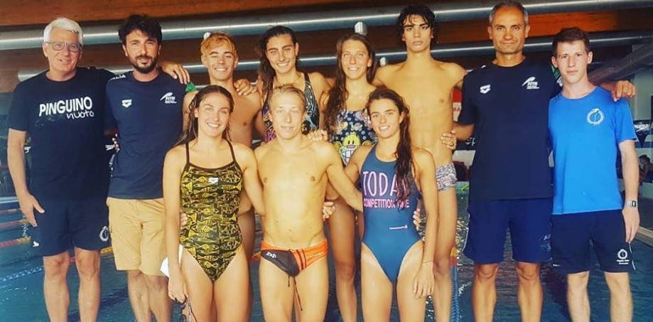 |Alcuni atleti presso la struttura della Pinguino Nuoto di Avezzano.|
