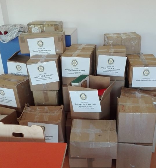 Il Rotary Club dona libri alla biblioteca "Falcone e Borsellino"