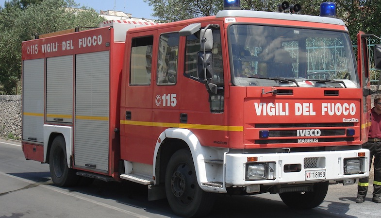 Vasto incendio a Magliano, a lavoro i vigili del fuoco