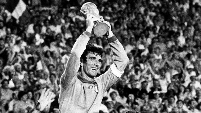 28 febbraio 1942 nasce una leggenda del calcio italiano, Buon compleanno Dino Zoff