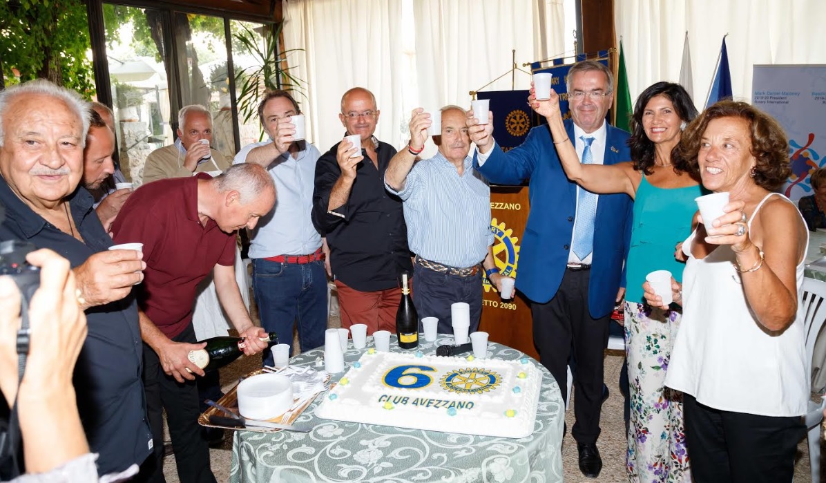 Grande festa tra amici e lotteria di beneficenza per i 60 anni del Rotary Club di Avezzano 