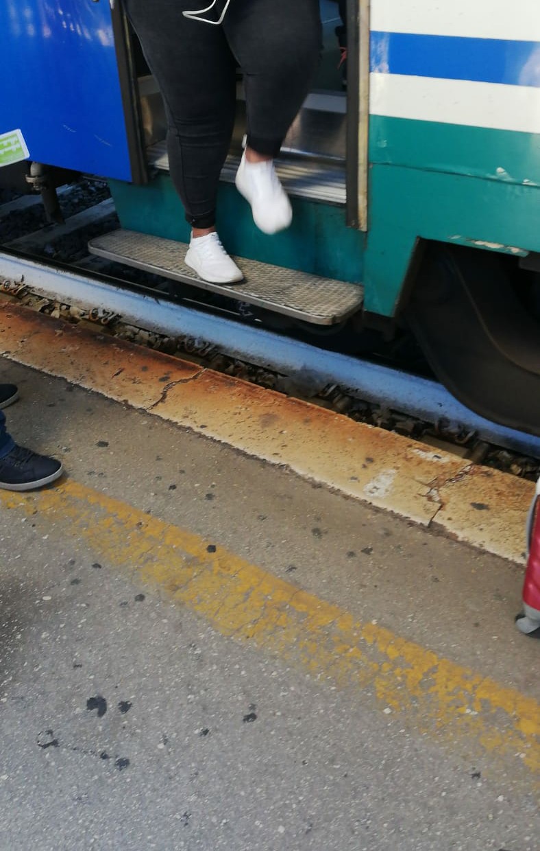 Avezzano, il dispiacere di un padre disabile che non può accompagnare sua figlia al treno