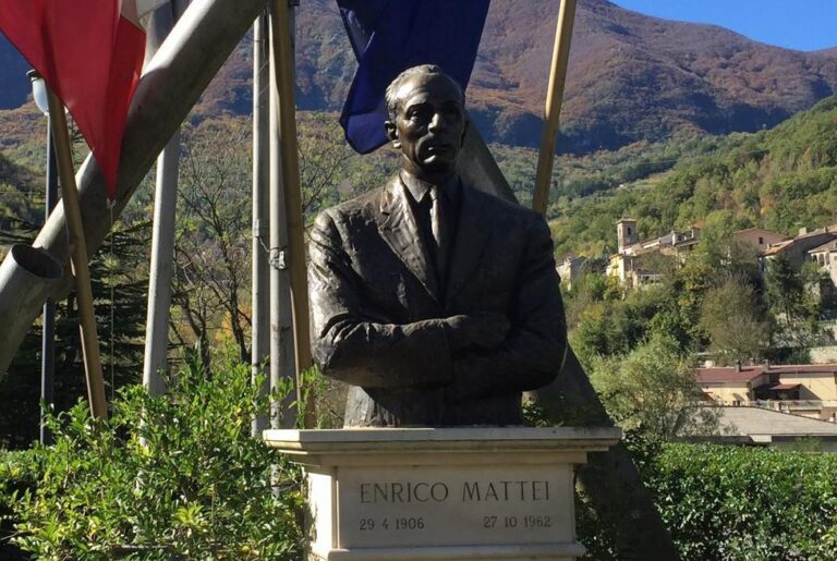 Monumento a Enrico Mattei