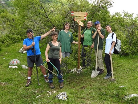 Attività di volontariato nel Parco, nella Valle del Giovenco puliti i sentieri V3-V6-A1 e messa in funzione di recinzioni elettrificate