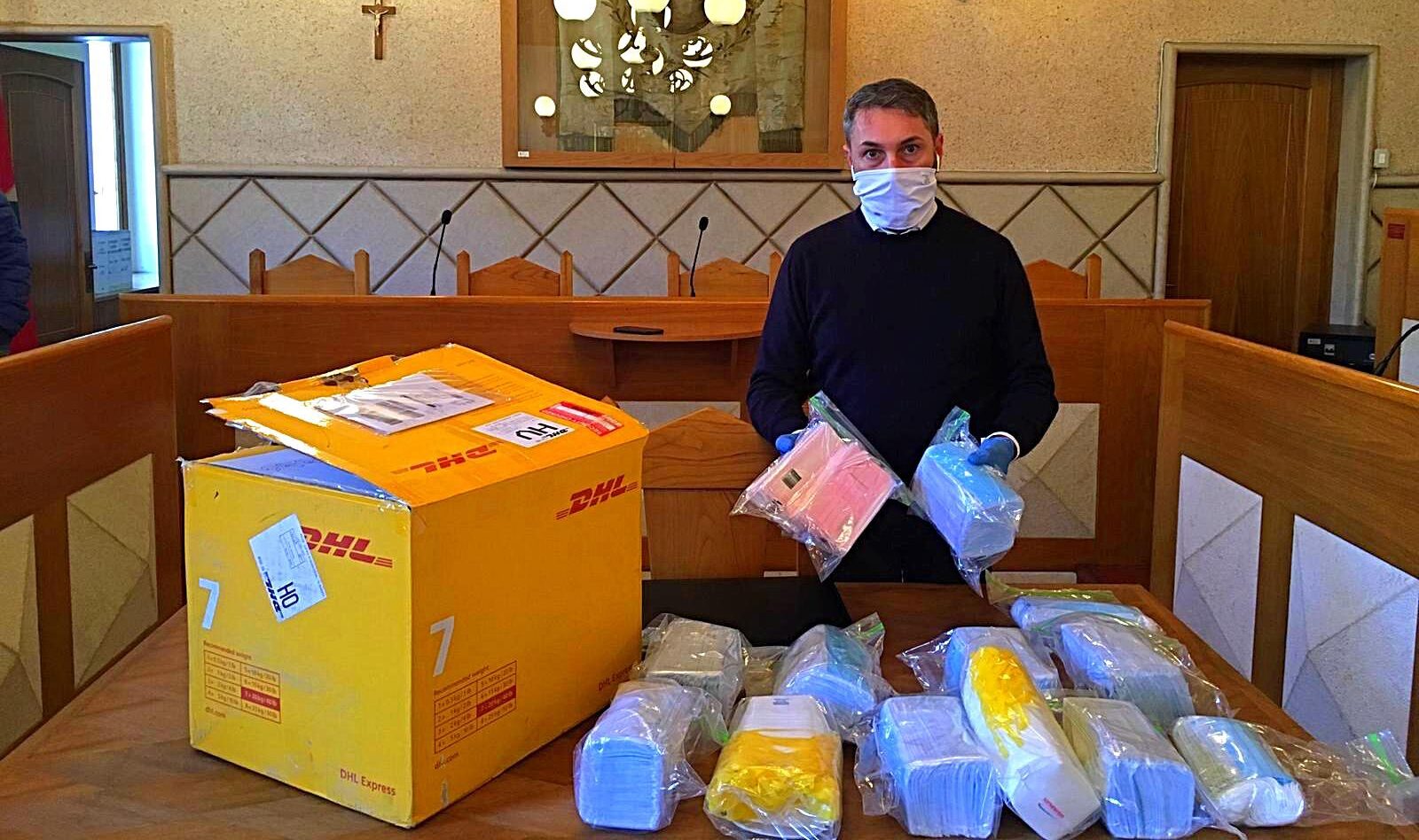 Arrivate a Tagliacozzo 1000 mascherine dalla Cina, saranno distribuite al personale sanitario