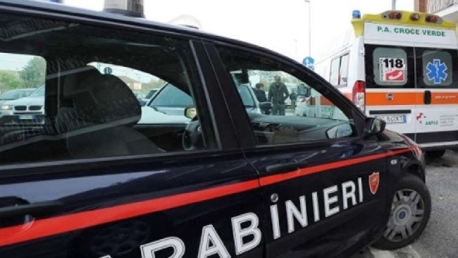 Anziana cade in casa, salvata dai carabinieri