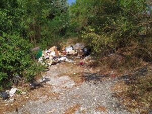 Ancora rifiuti abbandonati ad Avezzano, via Celsius una discarica a cielo aperto