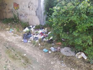 Ancora rifiuti abbandonati ad Avezzano, via Celsius una discarica a cielo aperto