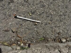 Avezzano, siringhe usate e flaconi di metadone gettati a terra su Via Madonna del Passo