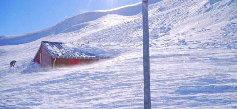 Sepolto dalla neve il rifugio Sebastiani al Velino. CAI Roma agli escursionisti: prestate massima attenzione