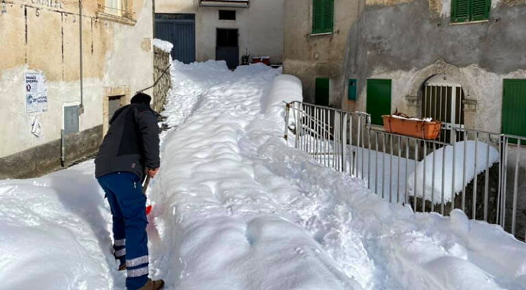 Protezione Civile di Tagliacozzo raggiunge la frazione di Tremonti isolata per la neve