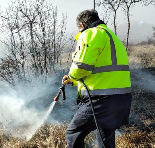 Incendio nei pressi di Villaggio San Berardo, intervenuta la Protezione Civile di Pescina