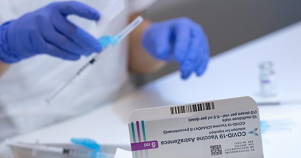Italia e Germania sospendono l'uso del vaccino AstraZeneca in attesa delle decisioni dell'EMA