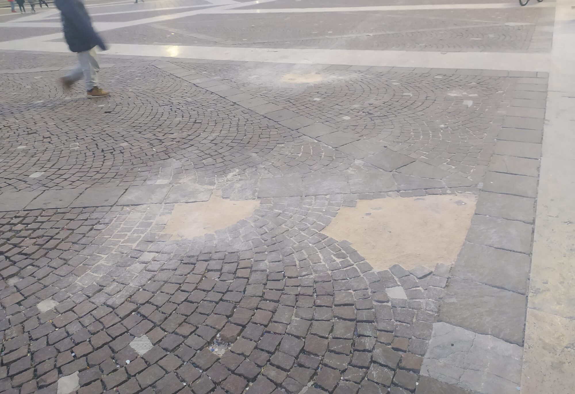 Avezzano, operazione restyling per la pavimentazione in piazza Risorgimento