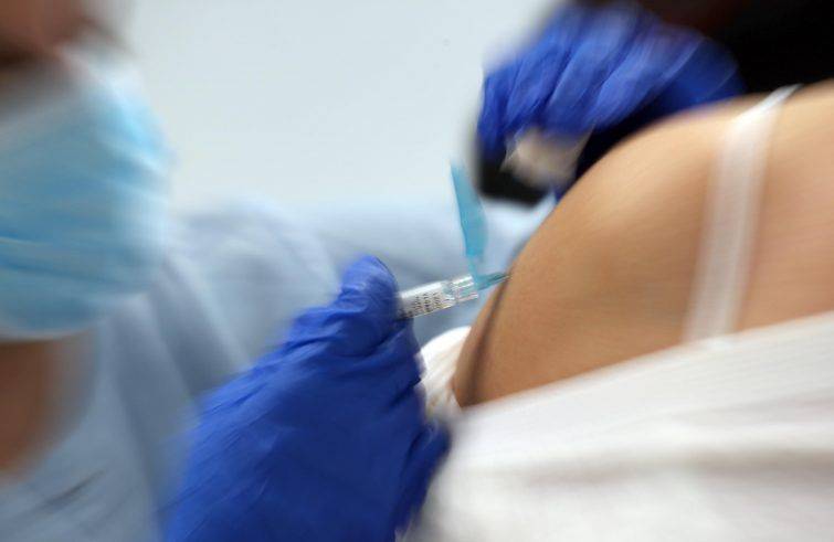Al via la vaccinazione anti Covid dai medici di base: recepito l'accordo in giunta regionale
