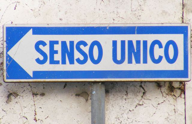 Via dei Carabinieri, ad Avezzano, diventa a senso unico