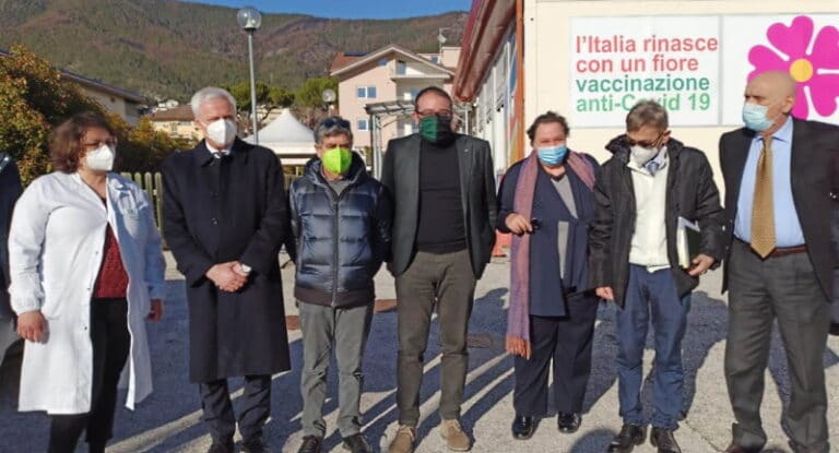 Ex asilo nido sede delle vaccinazioni a L'Aquila, si inizia con 500 somministrazioni al giorno