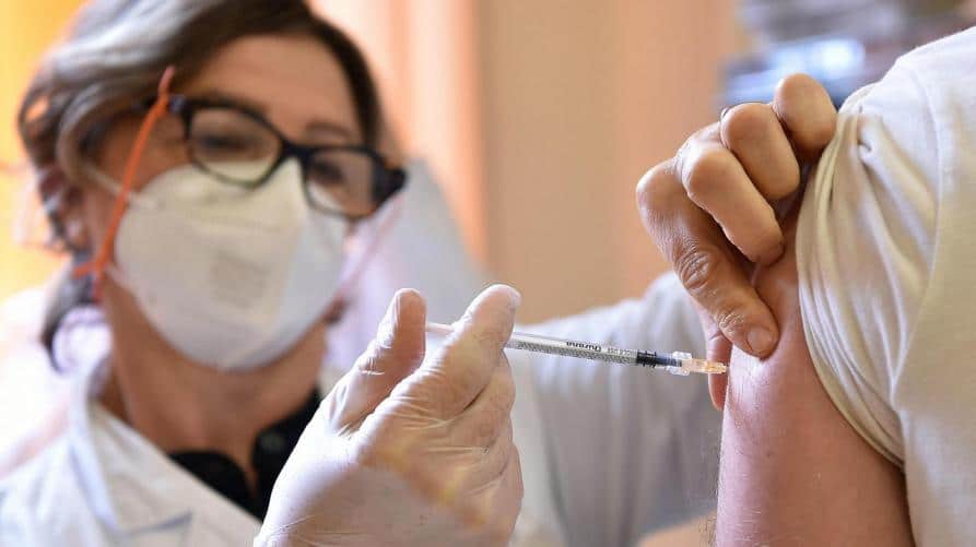 Vaccini Covid, i sindacati della provincia dell'Aquila: "Implementare la capacità di vaccinazione, bisogna correre più del virus"