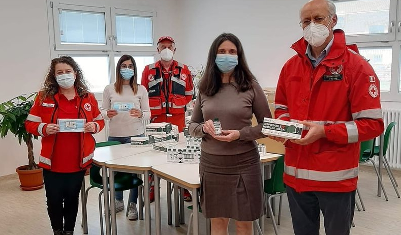 La Croce Rossa di Carsoli dona mascherine e gel igienizzante alle scuole