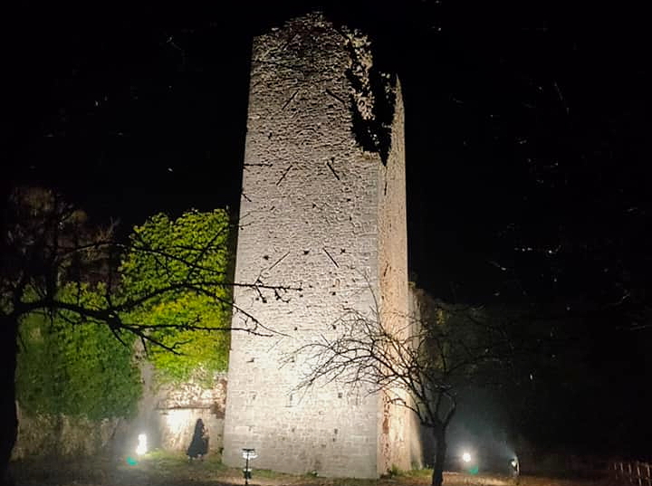 Illuminata la Torre del Forte de' Leoni di Carsoli. Sindaco Nazzarro: "una grande emozione!"