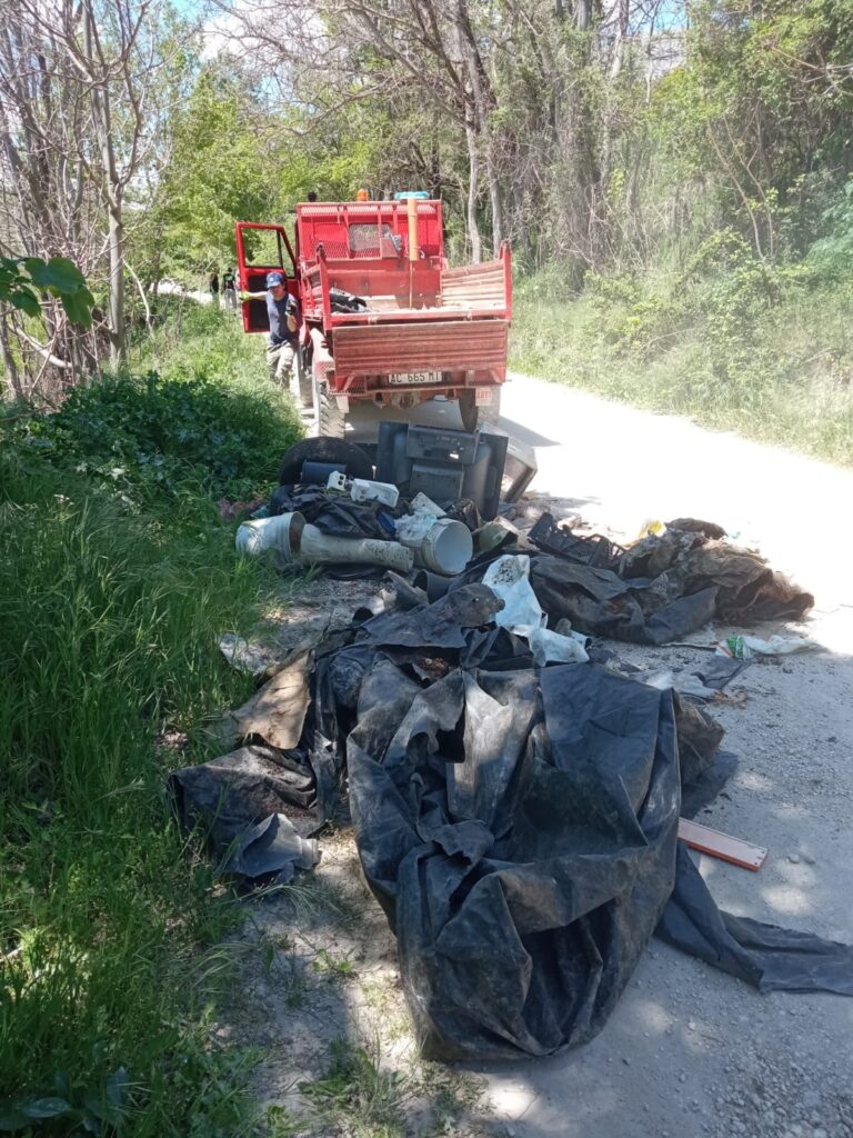 Quintali di rifiuti raccolti nelle campagne di Aielli durante la giornata ecologica