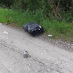 Sacchi di rifiuti abbandonati lungo la strada tra Cappelle e Antrosano