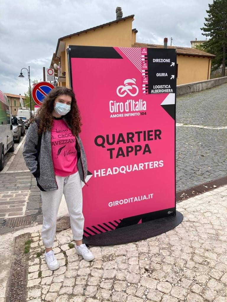 Studentessa avezzanese “Reporter per un giorno” nella nona tappa del Giro d’Italia