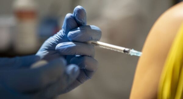 Terza giornata di vaccinazione anti Covid a Collelongo venerdì 19 novembre: come prenotarsi
