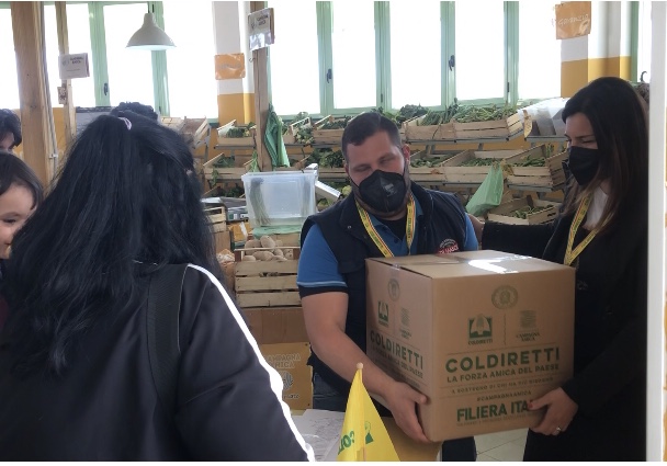 Festa della Mamma, Coldiretti consegna 8mila chilogrammi di alimentari a famiglie bisognose
