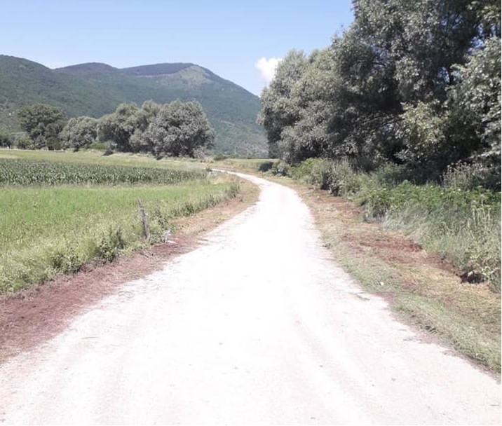 Cammino dei Briganti, il Comune di Magliano de’ Marsi sistema le banchine della strada che costeggia il fiume Rafia per i camminatori