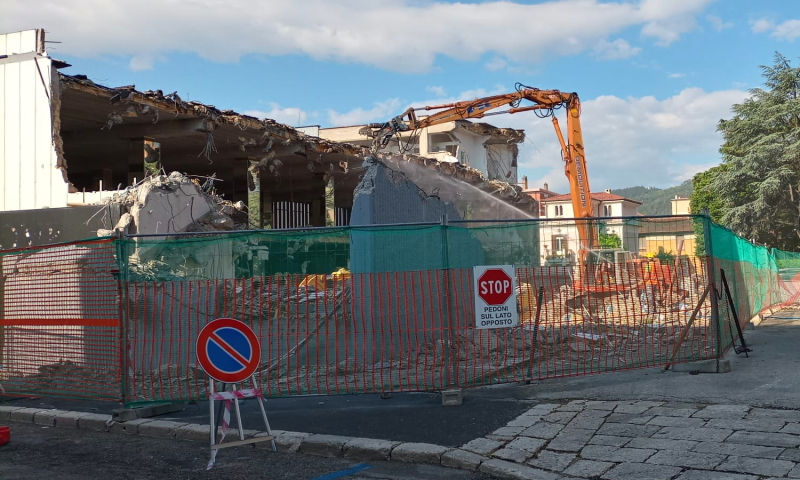 Quasi conclusi i lavori di demolizione dell'edificio ex Standa