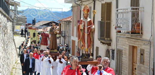 Celebrazioni religiose e feste patronali: processioni vietate anche in zona bianca