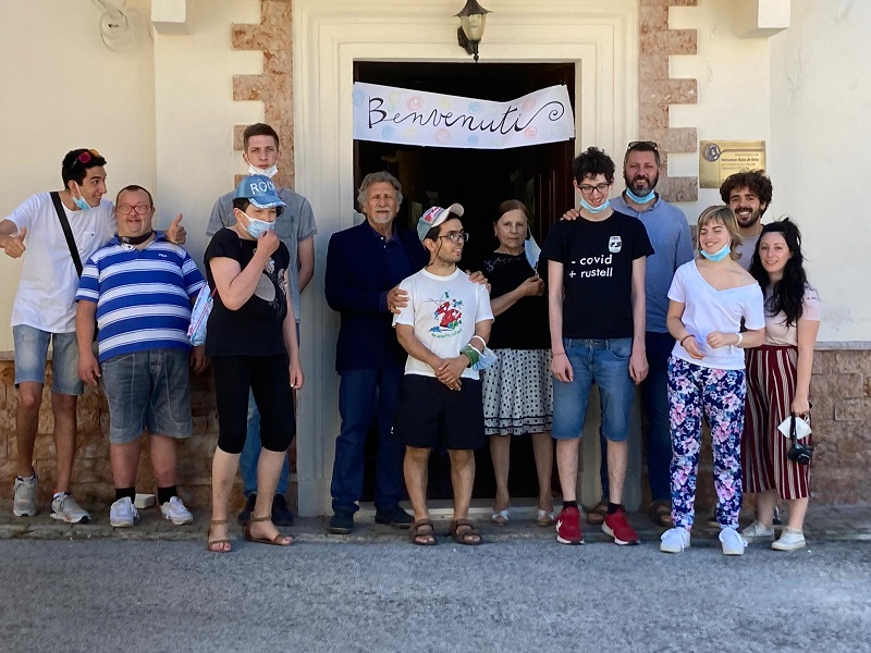 Solidarietà a Marano dei Marsi, l’Associazione Veronica Gaia Di Orio accoglie gli ospiti del centro sociale diurno dell’Associazione Aptdh Odv ETS