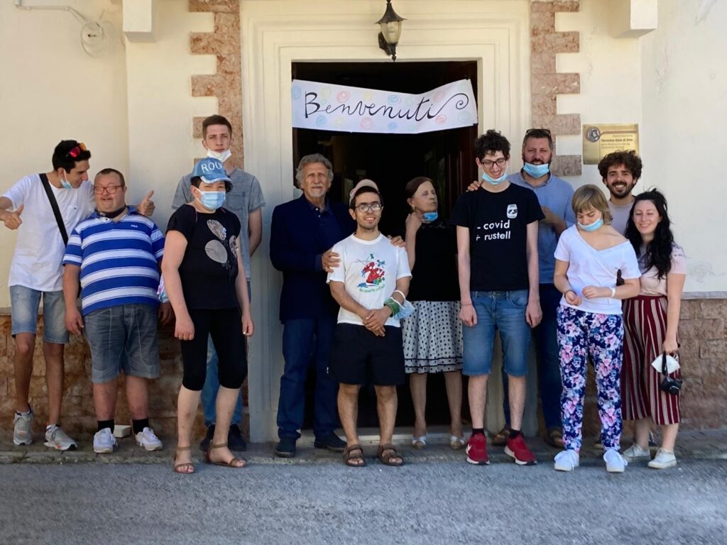Solidarietà a Marano dei Marsi, l’Associazione Veronica Gaia Di Orio accoglie gli ospiti del centro sociale diurno dell’Associazione Aptdh Odv ETS