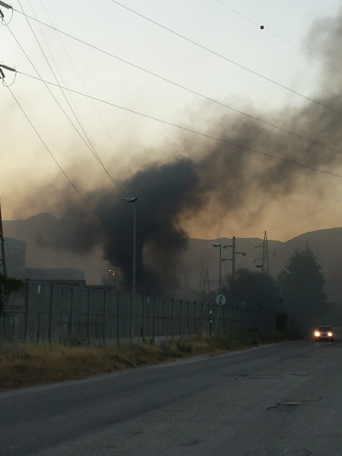 Il boato e poi le fiamme, incendio nella zona industriale di Avezzano (Video)