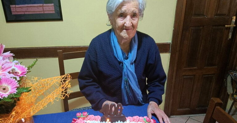 Zia Memena di Meta festeggia 100 anni