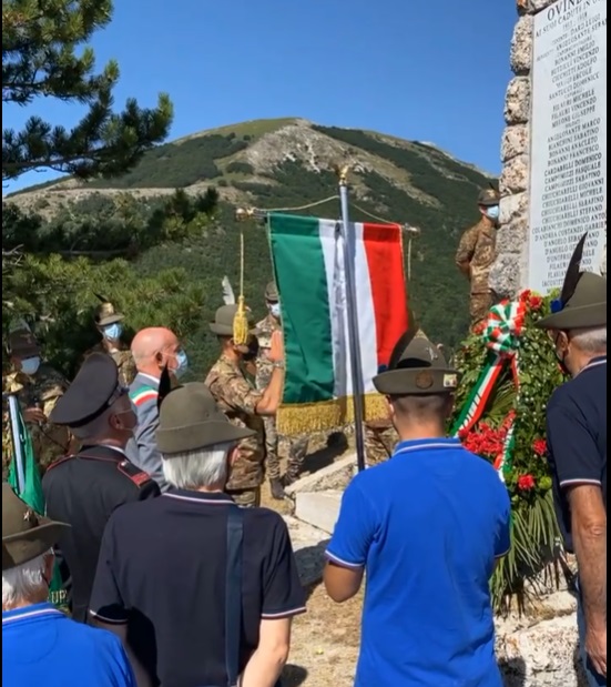 Il 9° Reggimento Alpini ad Ovindoli in ricordo dei concittadini caduti sui campi di battaglia
