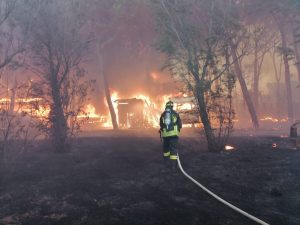 Incendio in un campeggio, Vigili Del Fuoco impegnati per ore nel domare le fiamme
