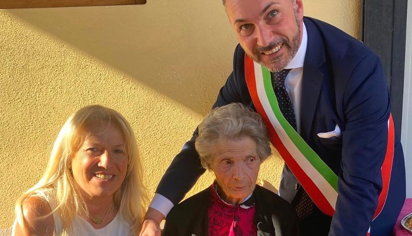 Nonna Annetta Valente di Villa San Sebastiano ha festeggiato 100 anni