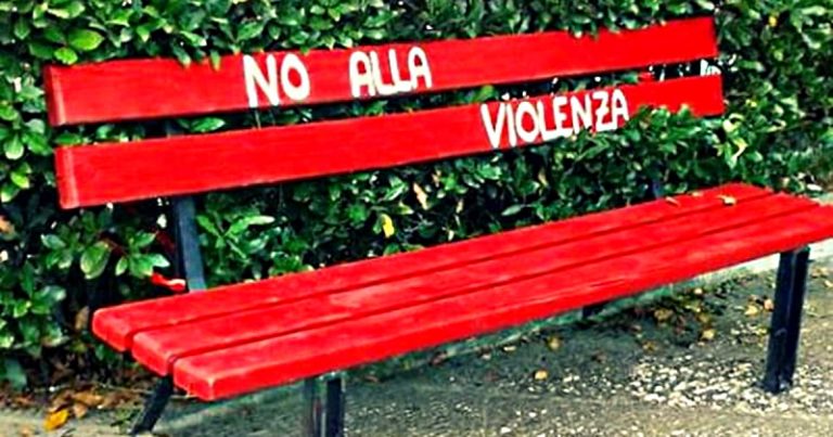 Panchine contro l’omofobia e la violenza sulle donne, oggi inaugurazione a Villavallelonga