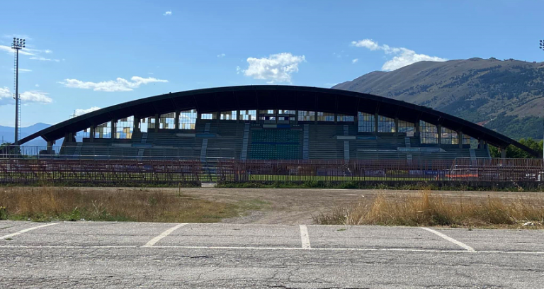 Lunedì inizierà la ristrutturazione della tribuna dello stadio Piccone a Celano