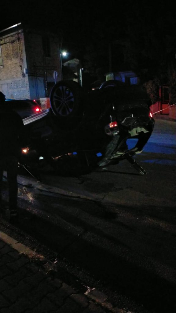 Incidente nei pressi del semaforo di San Pelino: due automobili distrutte e danni ad alcune abitazioni